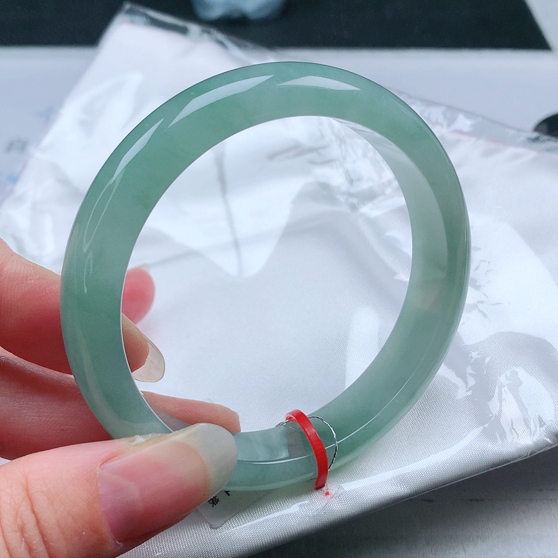 翡翠手镯未镶嵌59圈