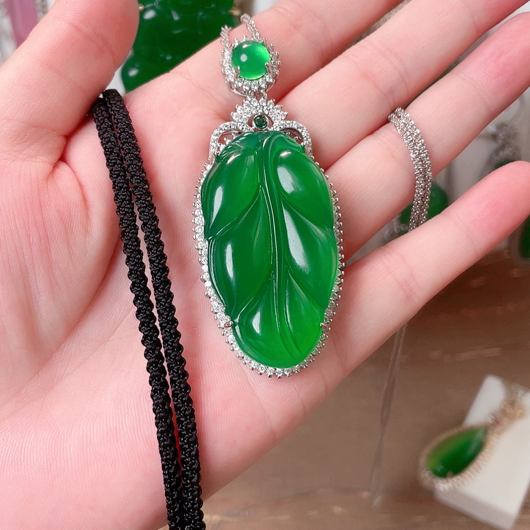 玛瑙/玉髓未镶嵌吊坠(赠链)