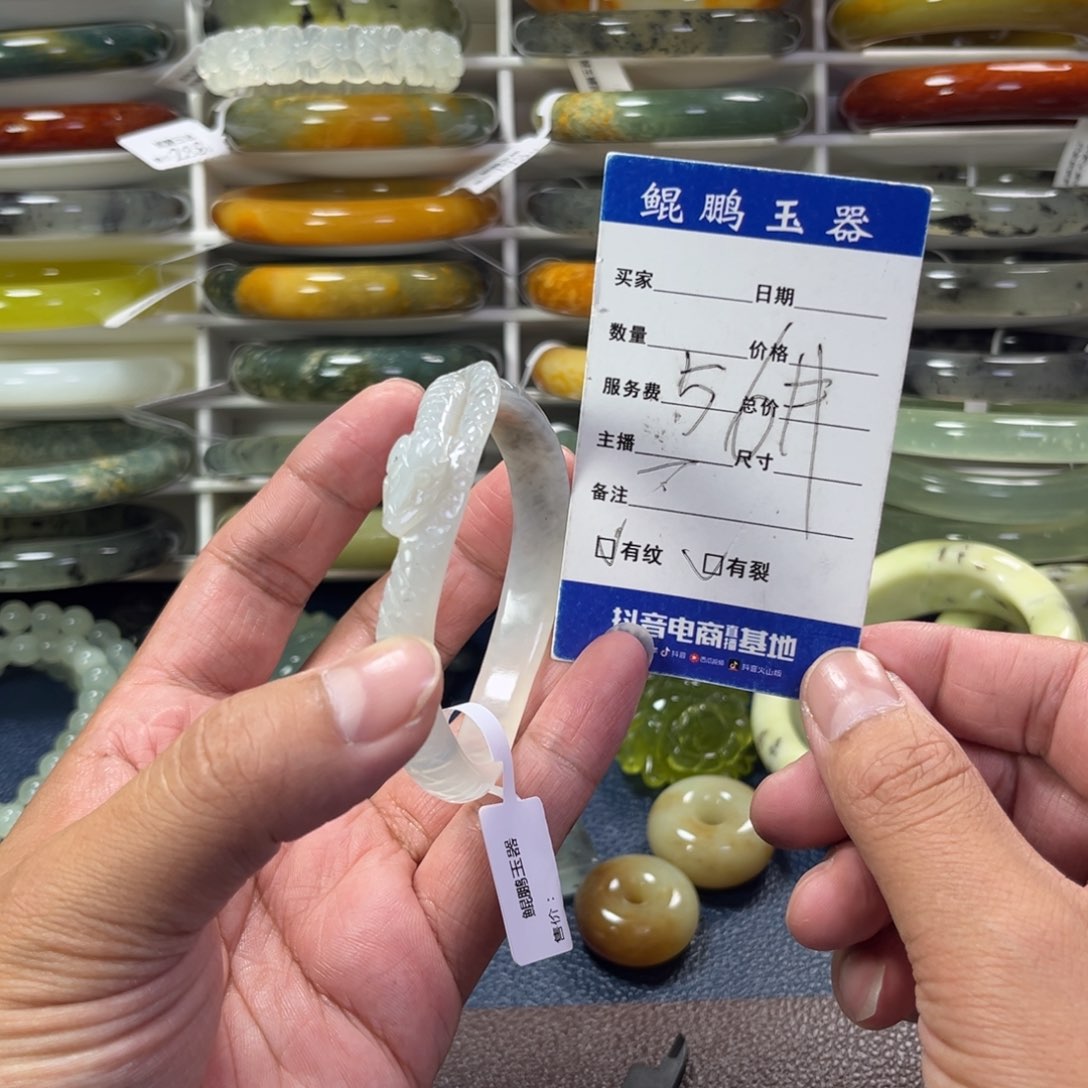 蛇纹石玉手镯未镶嵌