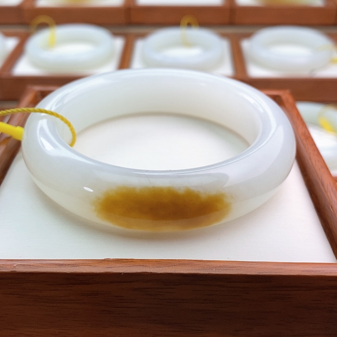 和田玉（糖玉）手镯未镶嵌