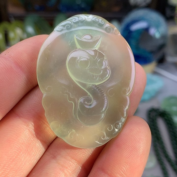 蛇纹石玉挂坠未镶嵌