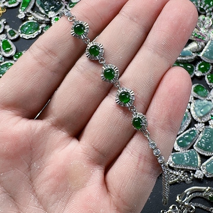 翡翠颈饰未镶嵌天然A货翡翠放漏