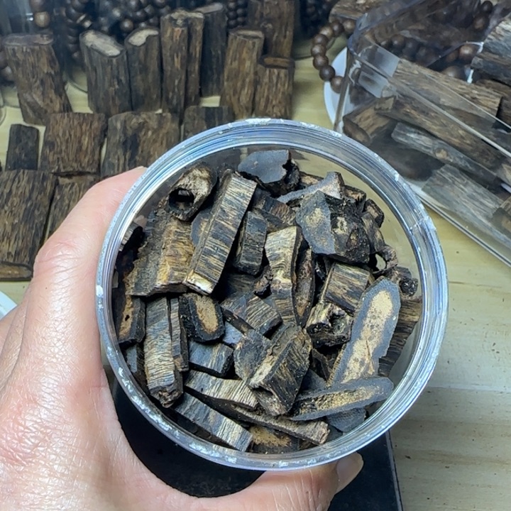 木天*绿奇楠高油边角料100克