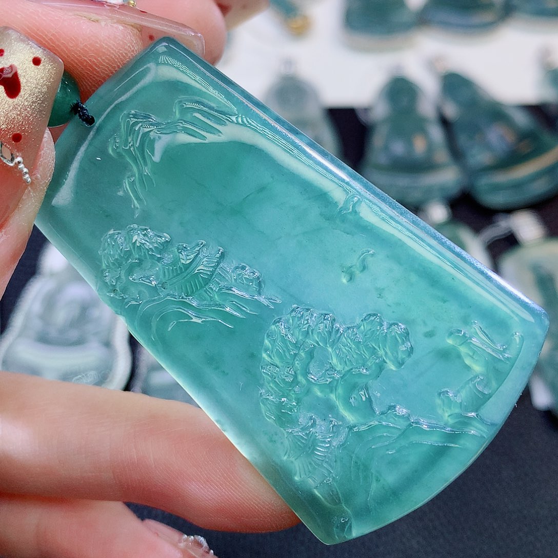 翡翠颈饰未镶嵌翡翠