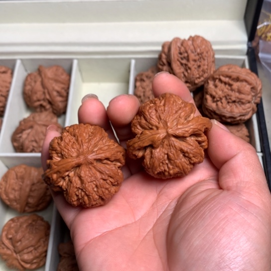 追*`文玩核桃手把件大粗筋