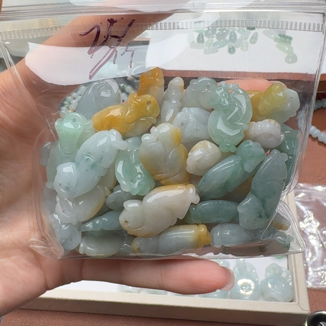 未镶嵌挂件翡翠福利1个，不包邮，拍邮费发货