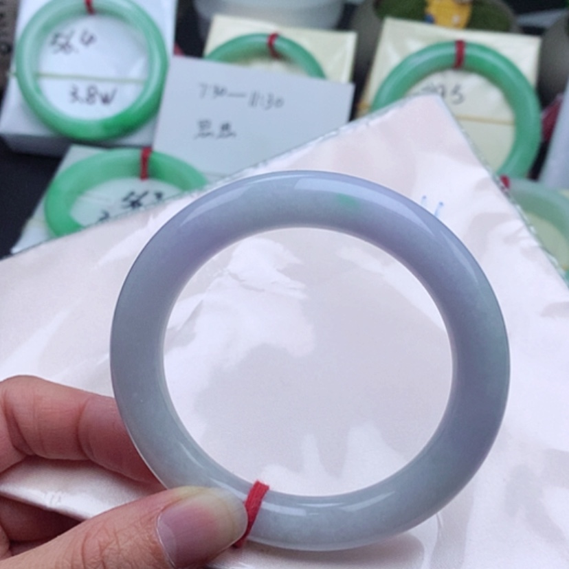 【闪购商品】翡翠手镯未镶嵌         圆条56.8 白底春彩