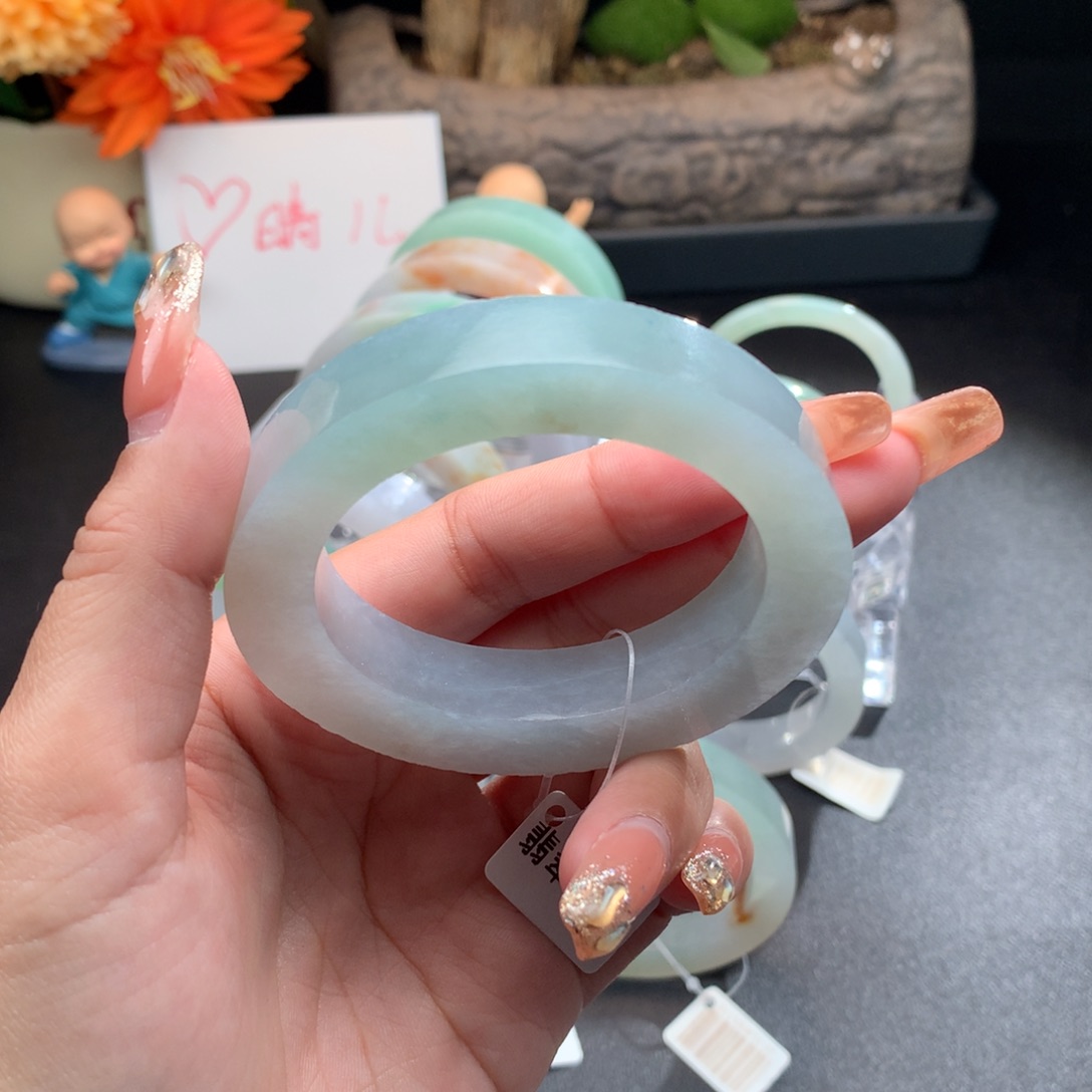 定制翡翠贵妃未镶嵌小**。