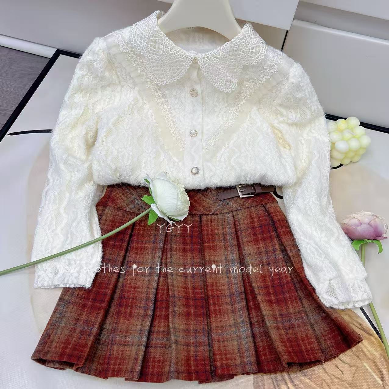 8027-女童年款定制花边领小香风加绒蕾丝衬衣重工衬衫打底百褶裙