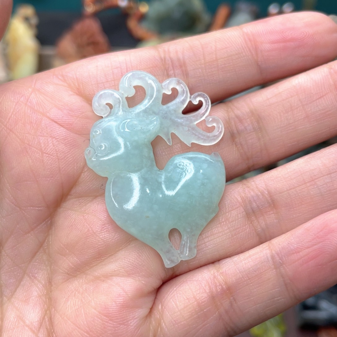 蛇纹石玉颈饰未镶嵌