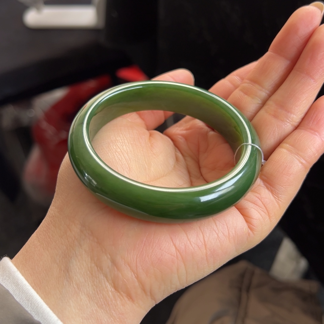 和田玉（碧玉）未镶嵌手镯