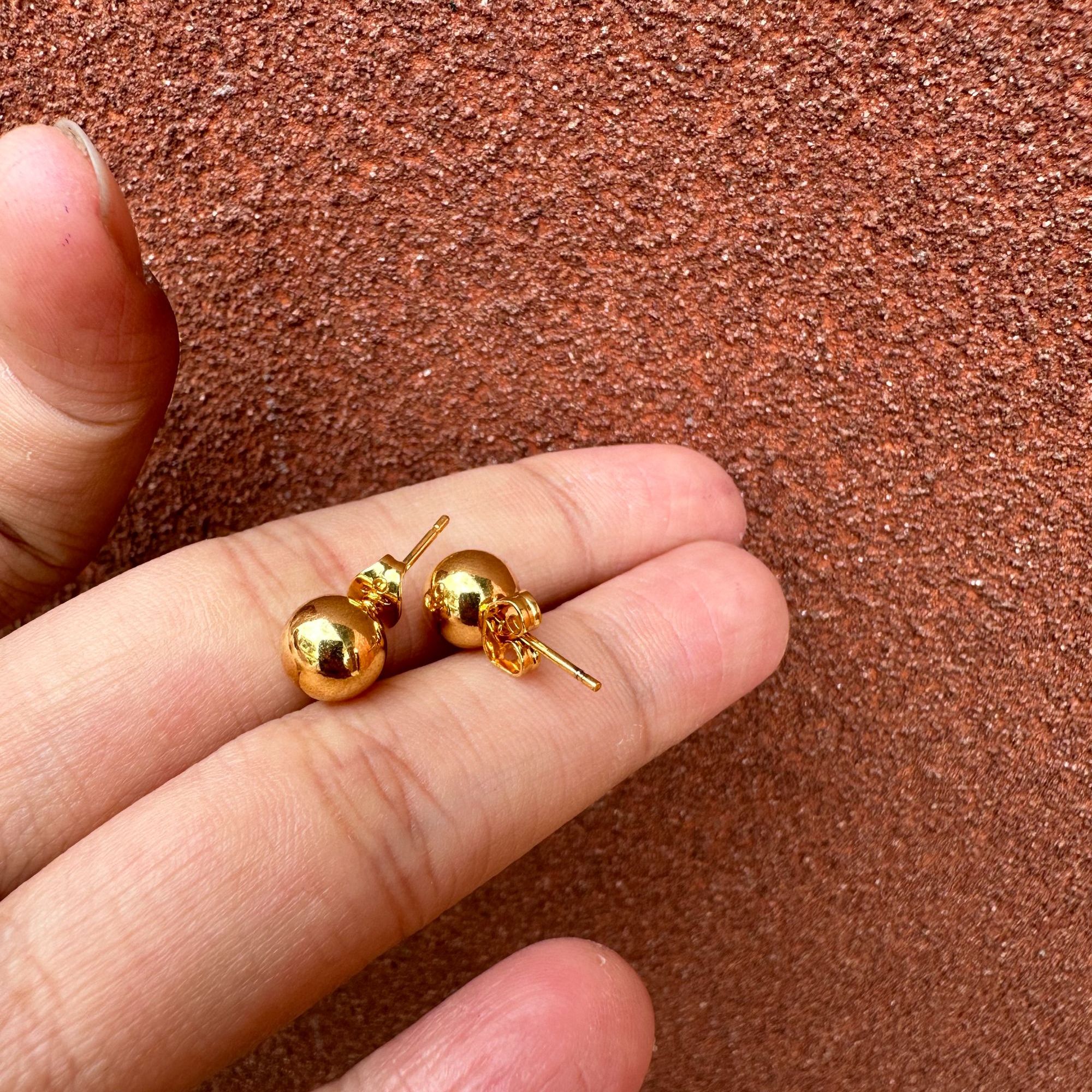 A107-云上圆珠耳钉