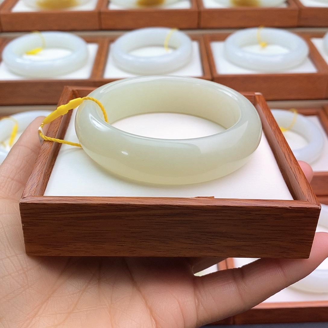和田玉（白玉）手镯未镶嵌
