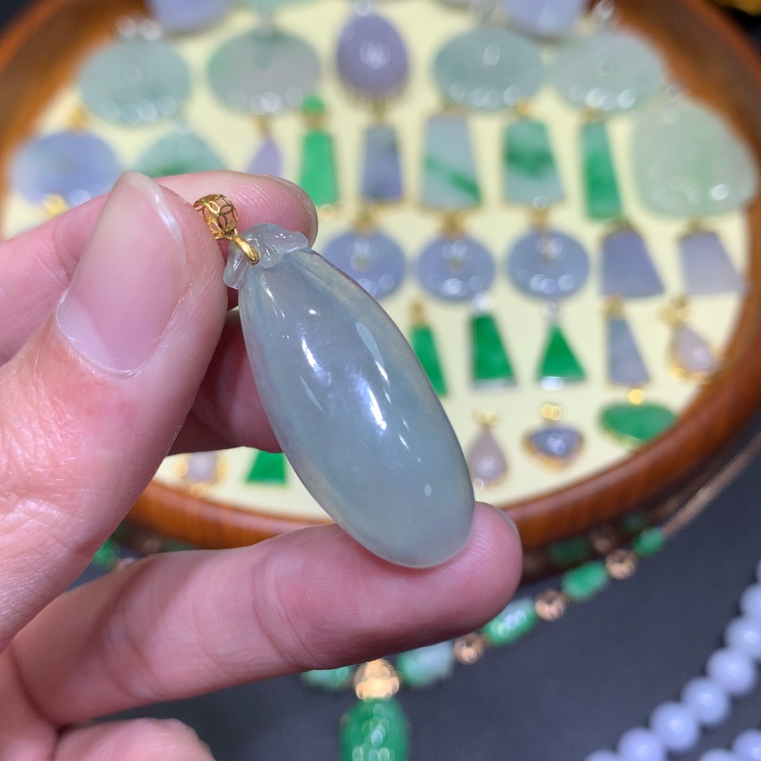 翡翠吊坠(不含链)18K金镶嵌