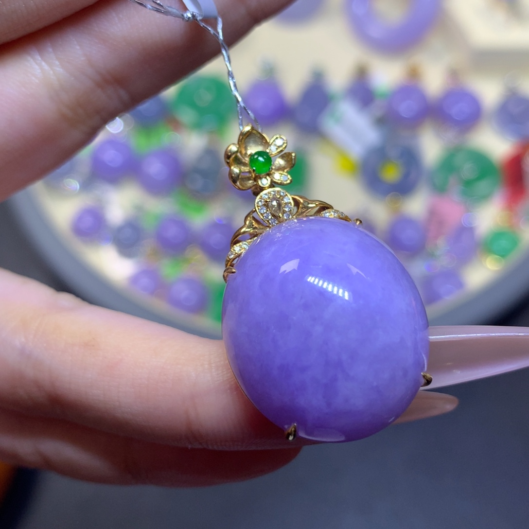 翡翠18K金镶嵌颈饰