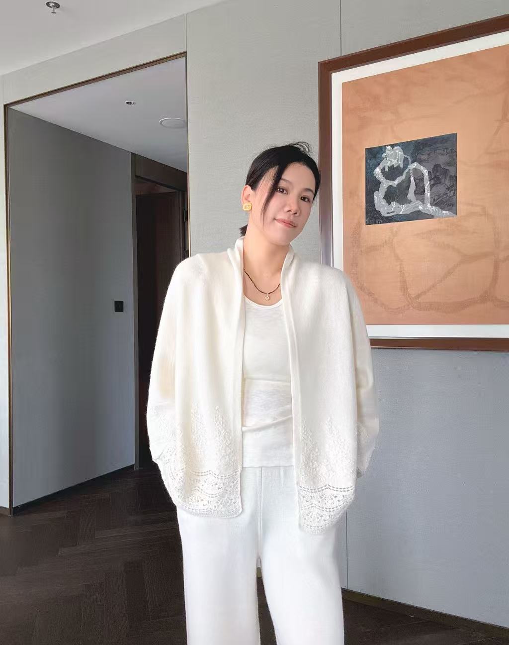 白色镂空钩花山羊绒上衣裤子系列