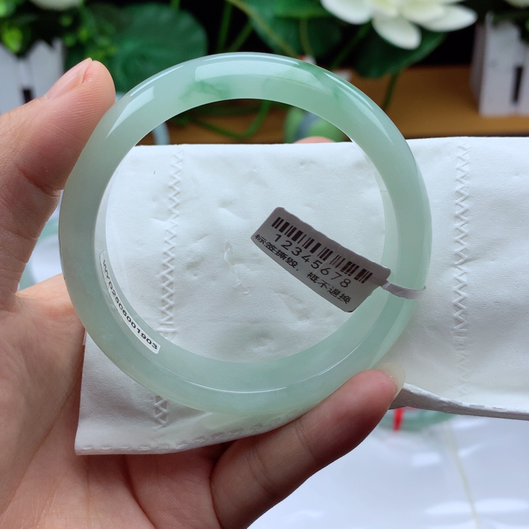 翡翠手镯未镶嵌刘**哈分单