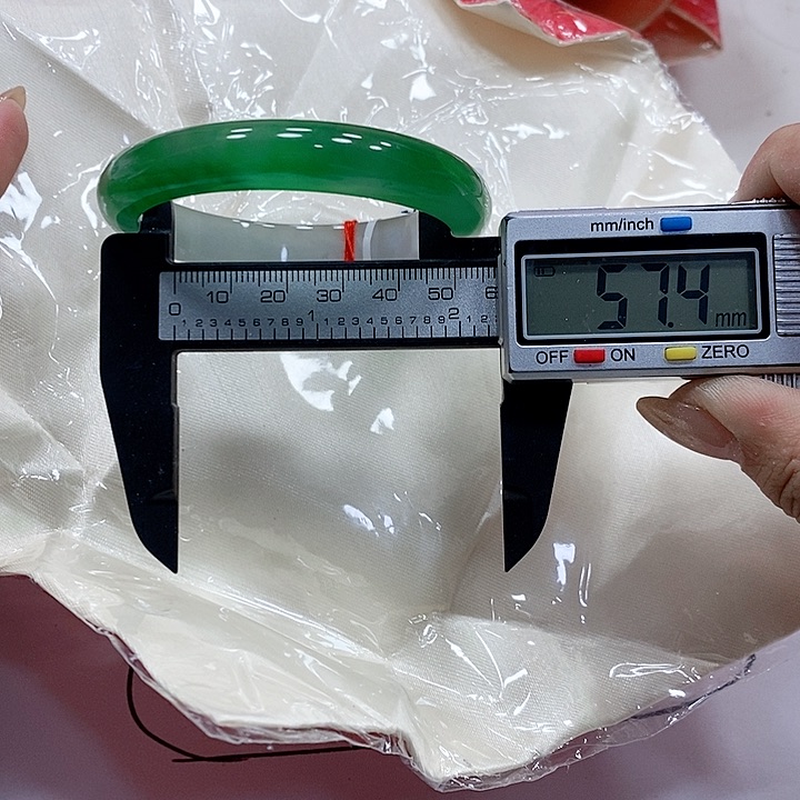 朵***性翡翠手镯未镶嵌205库存➕2去拍=128