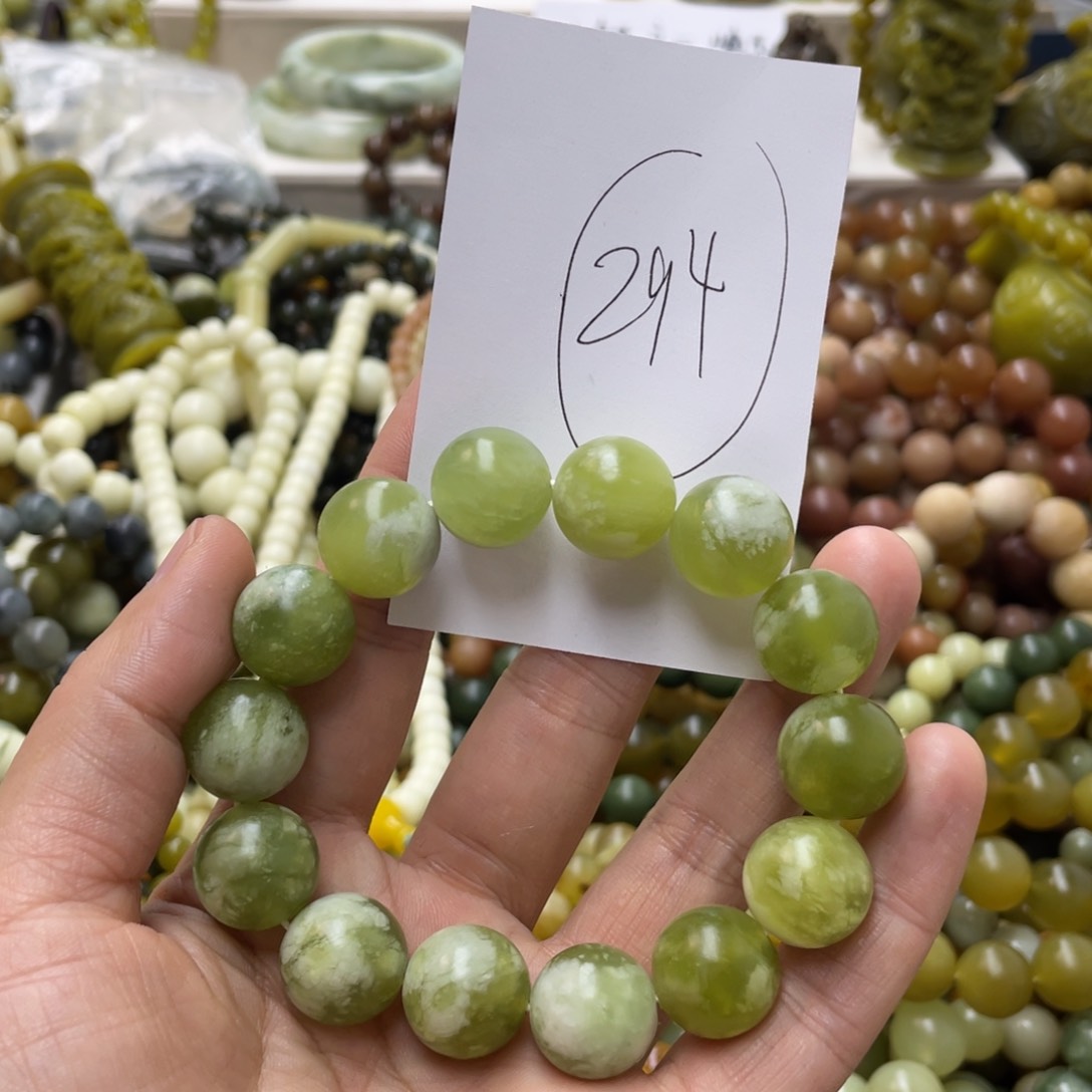 蛇纹石玉手链未镶嵌?**脑