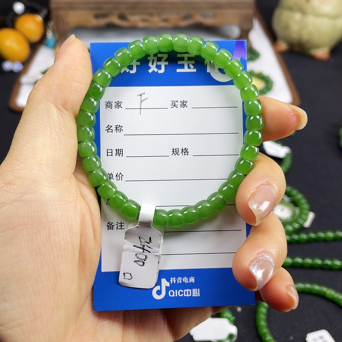 三***弟和田玉未镶嵌颈饰