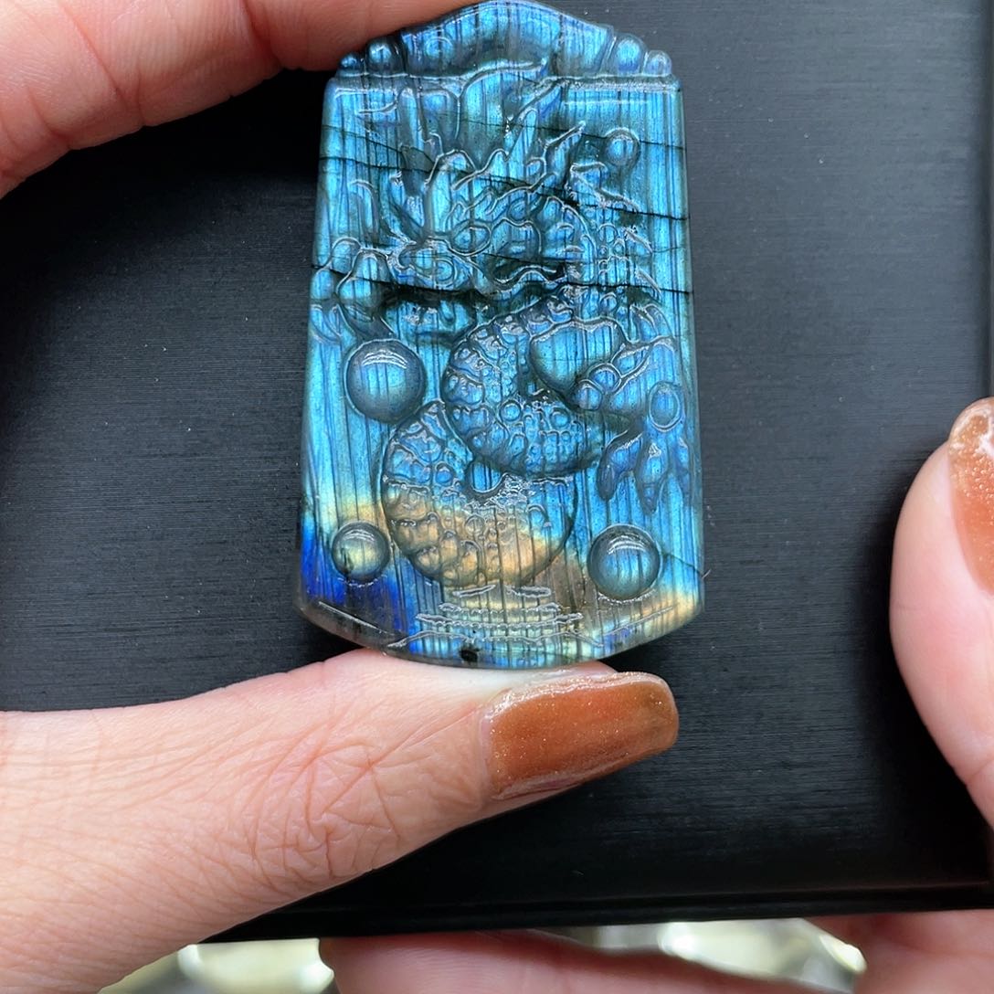 水晶吊坠(不含链)未镶嵌?****吖