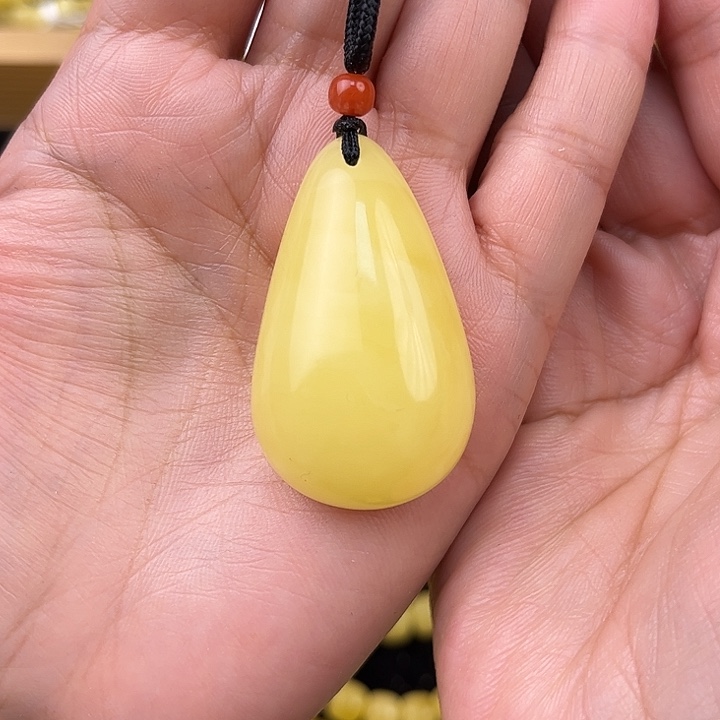 琥珀未镶嵌颈饰琥珀，多样性发其一