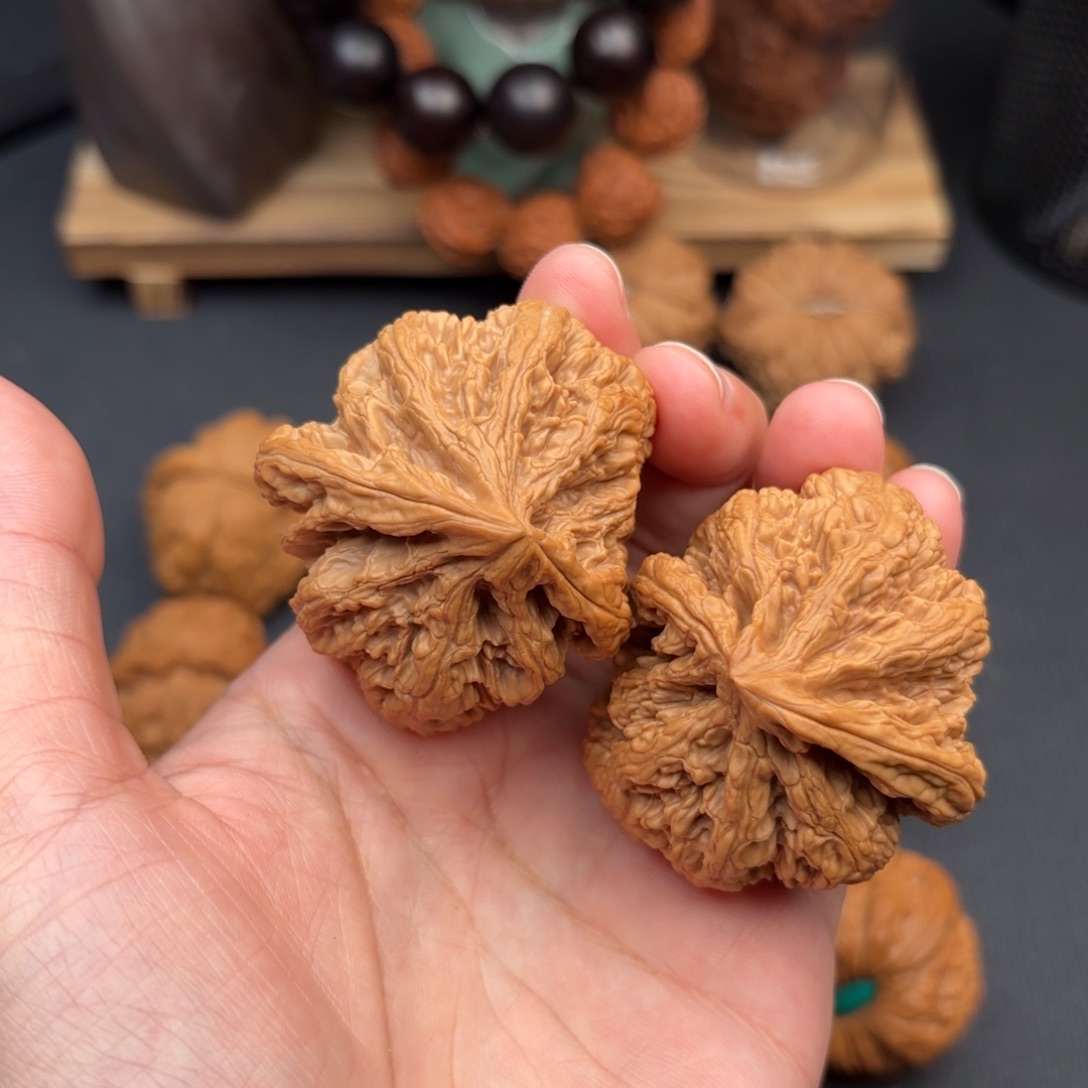 文玩核桃把件粗筋异形