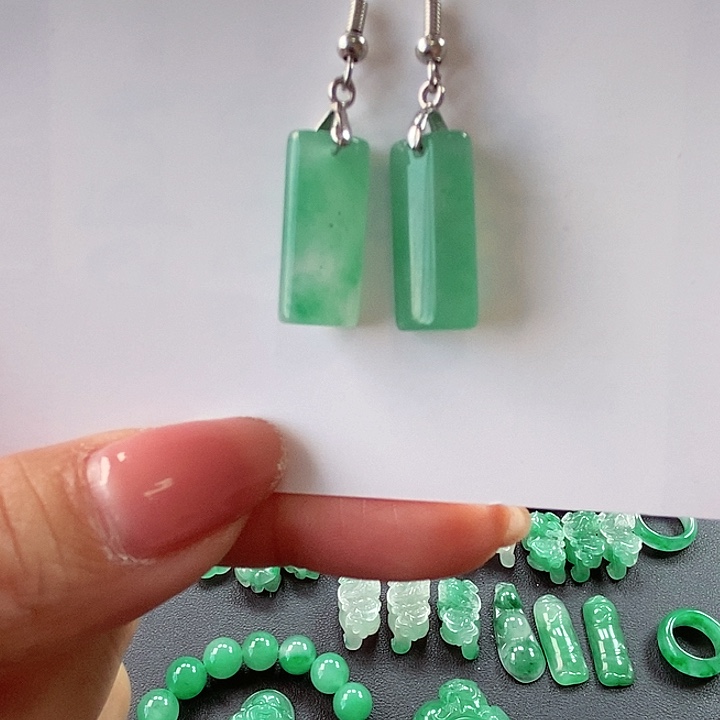 石英质玉耳环未镶嵌