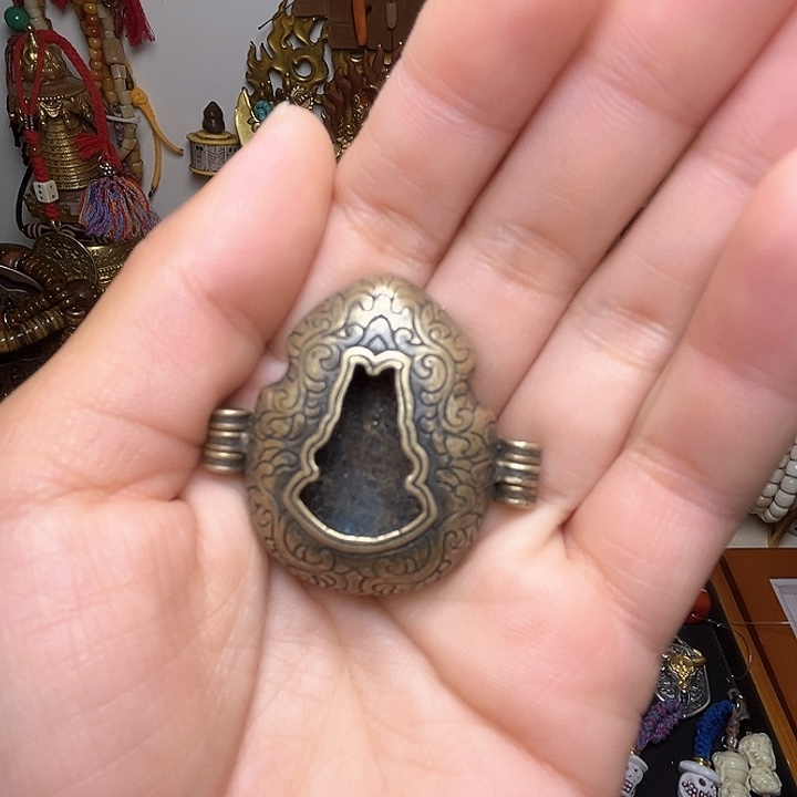 孑***身藏地朵朵铜制工艺品