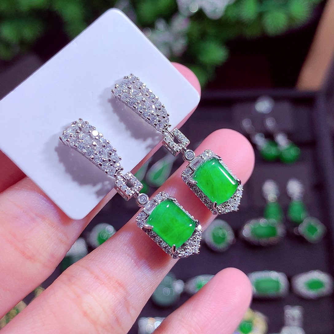 颈饰未镶嵌翡翠天然