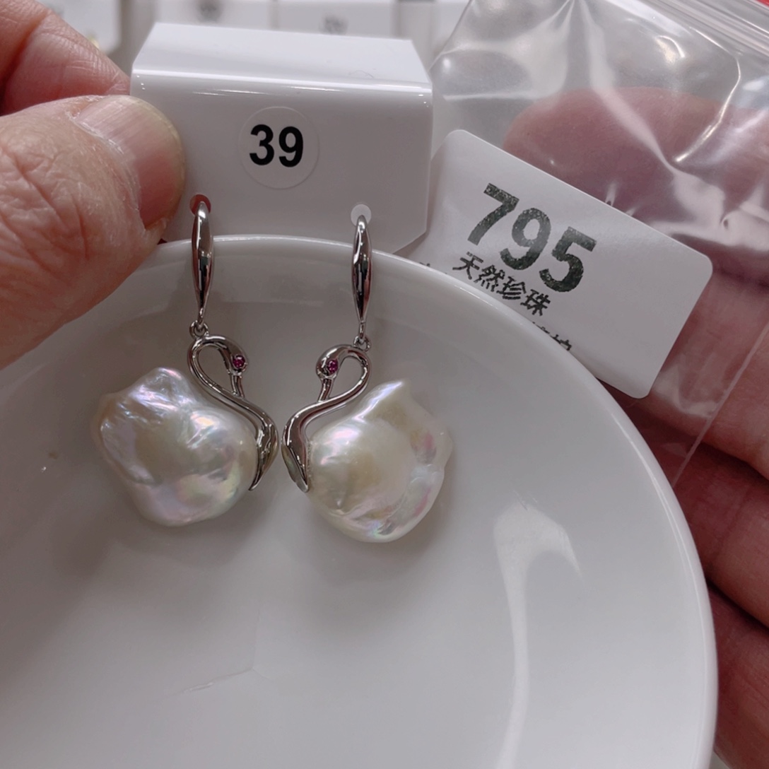 颈饰未镶嵌淡水珍珠?**姐