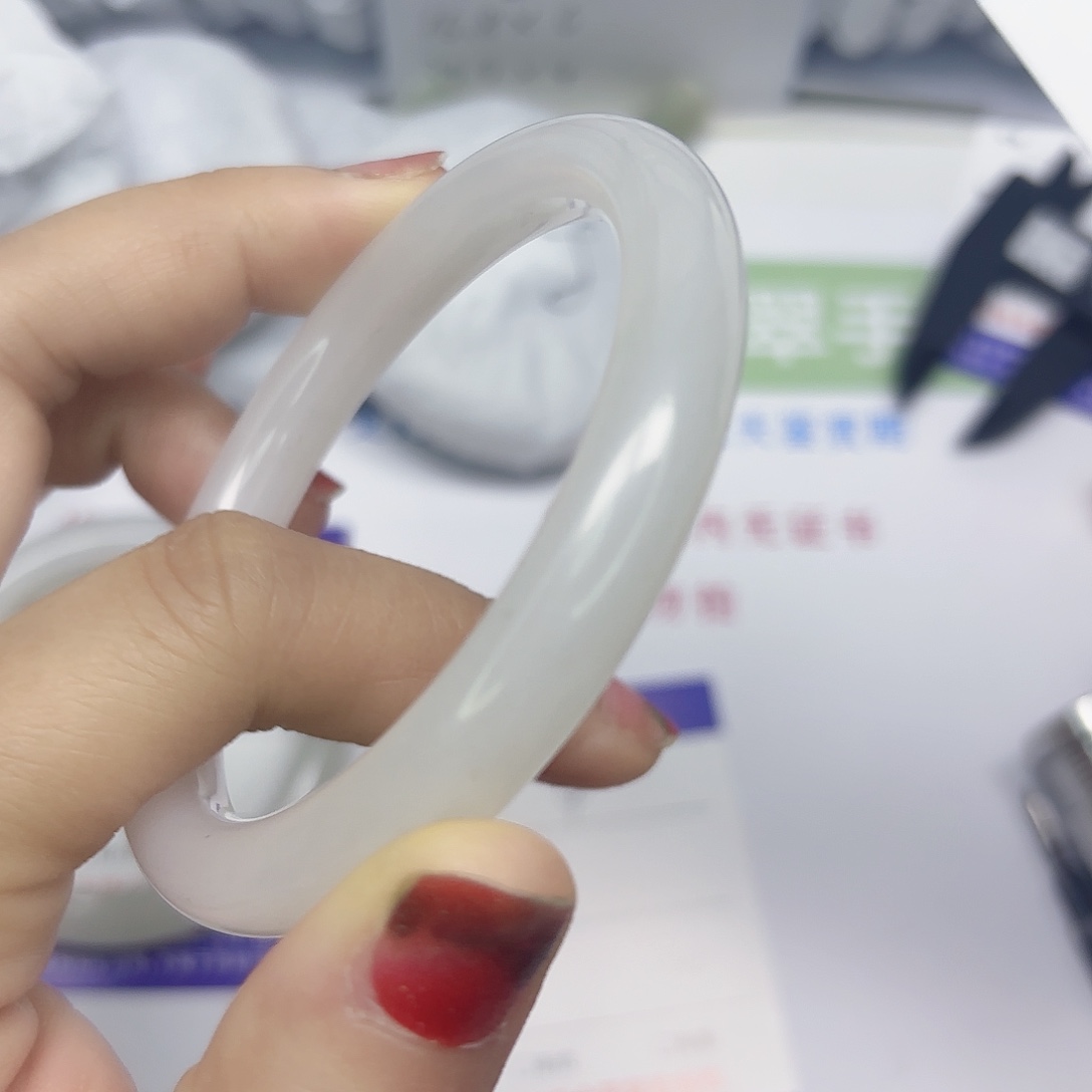 石英质玉未镶嵌手镯4/5857