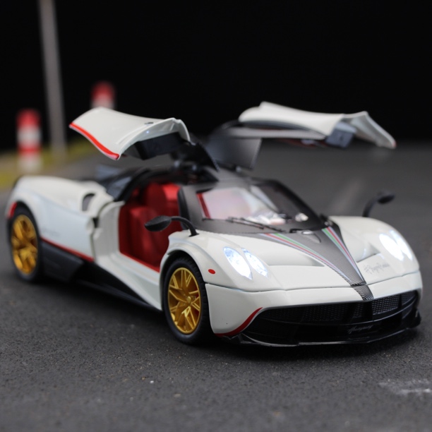 帕加尼花雅仿真合金汽车模型静态车模礼品摆件