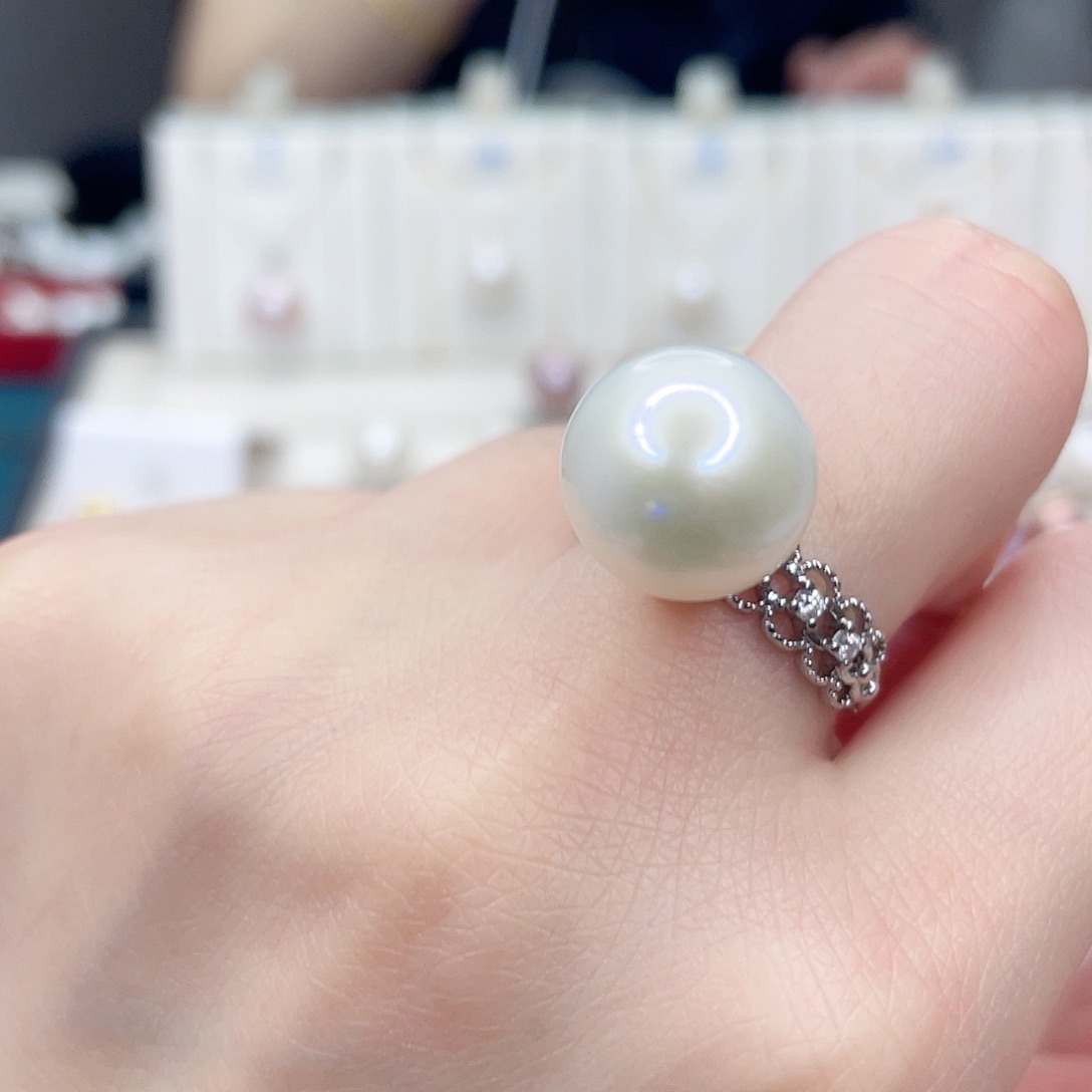 淡水珍珠18K金镶嵌吊坠(赠链)