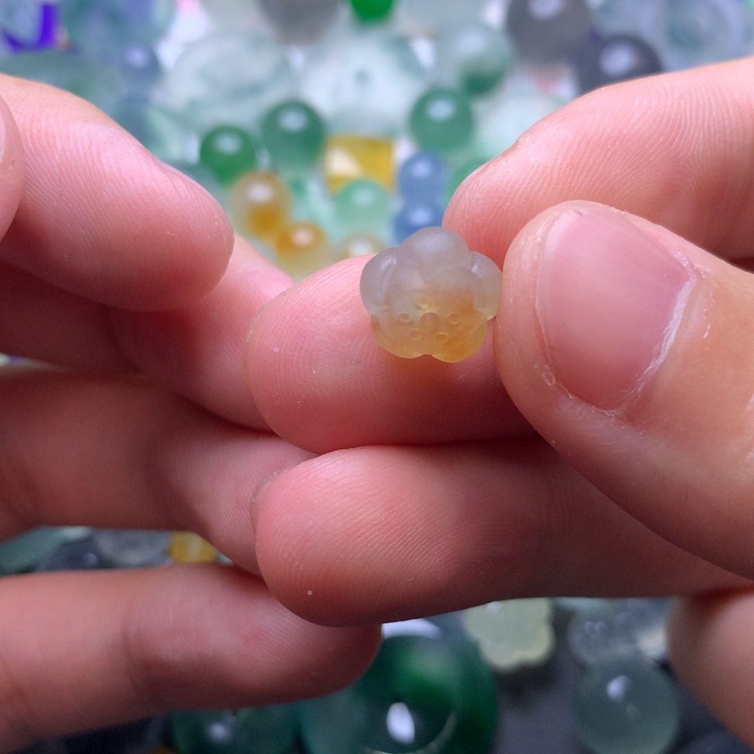 婳***情定制翡翠未镶嵌挂件