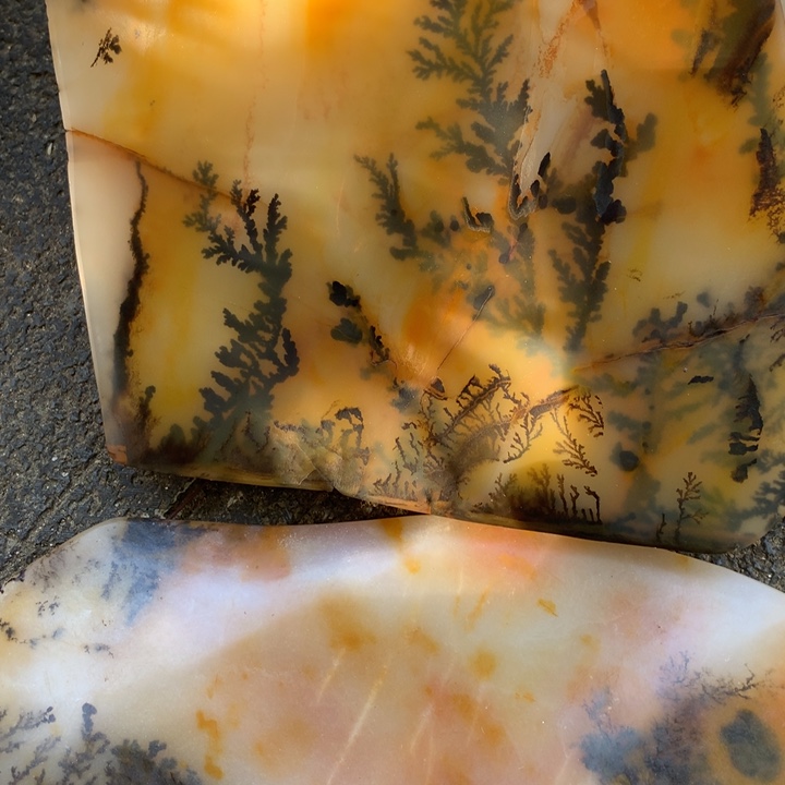 石英质玉（黄龙玉）未镶嵌颈饰