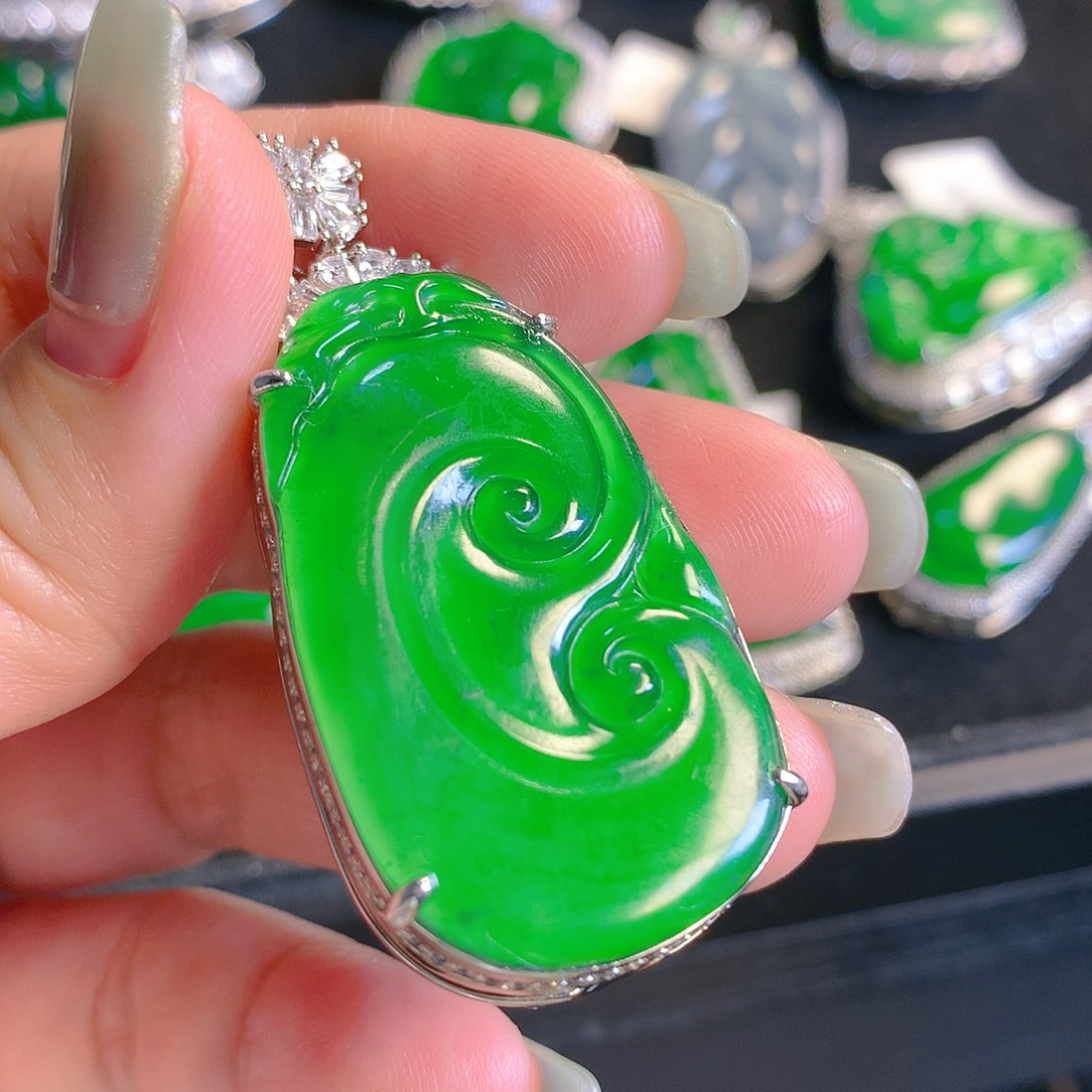 翡翠颈饰未镶嵌翡翠