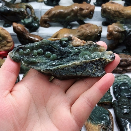 岫岩河磨玉（透闪石质玉）把件未镶嵌