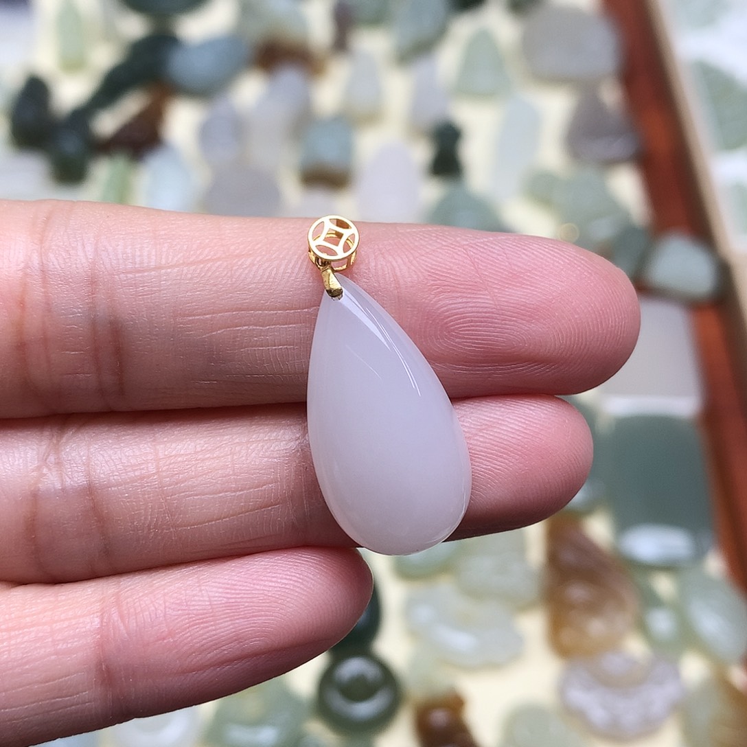 醒***醒和田玉18K金镶嵌颈饰