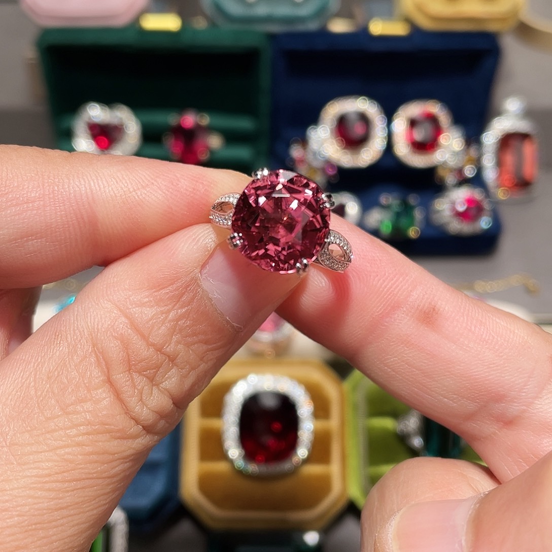 戒指18K金镶嵌碧玺8.48ct