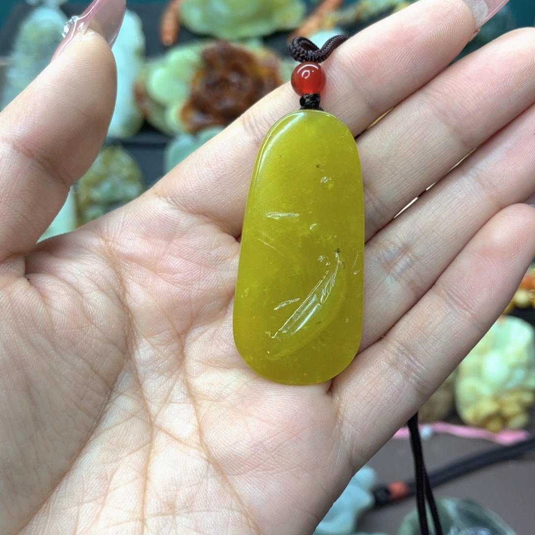 蛇纹石玉颈饰未镶嵌