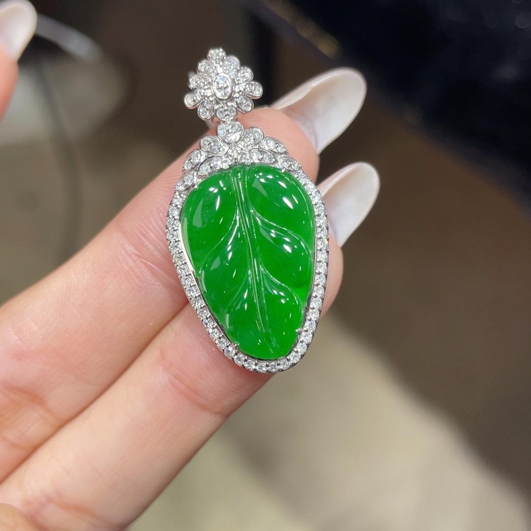 翡翠颈饰18K金镶嵌天然缅甸翡翠a货