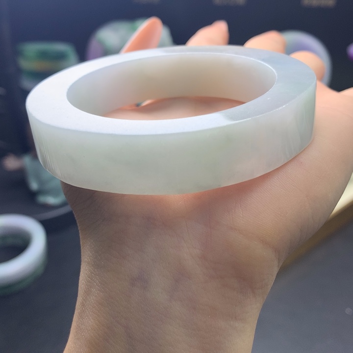 定制翡翠未镶嵌翡翠手镯