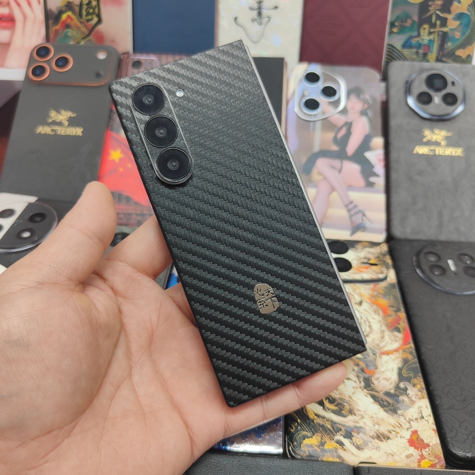 三星【W26/Flod7】【拍一发二】适用折叠手机整机全包膜