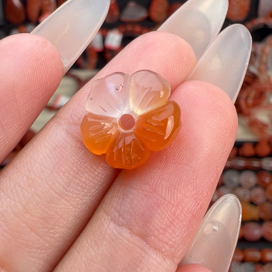 南红玛瑙未镶嵌颈饰有钱花