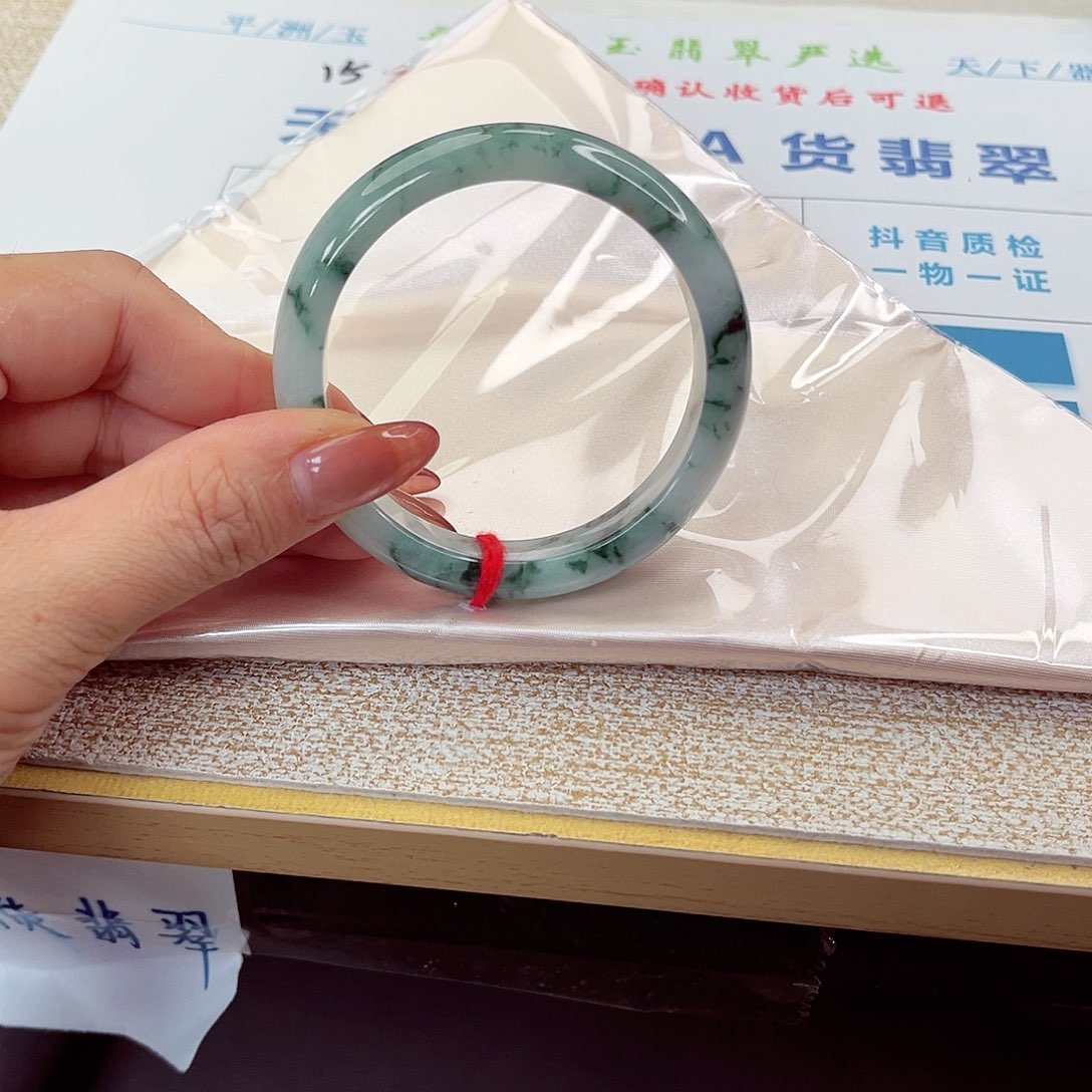 翡翠未镶嵌手镯手镯