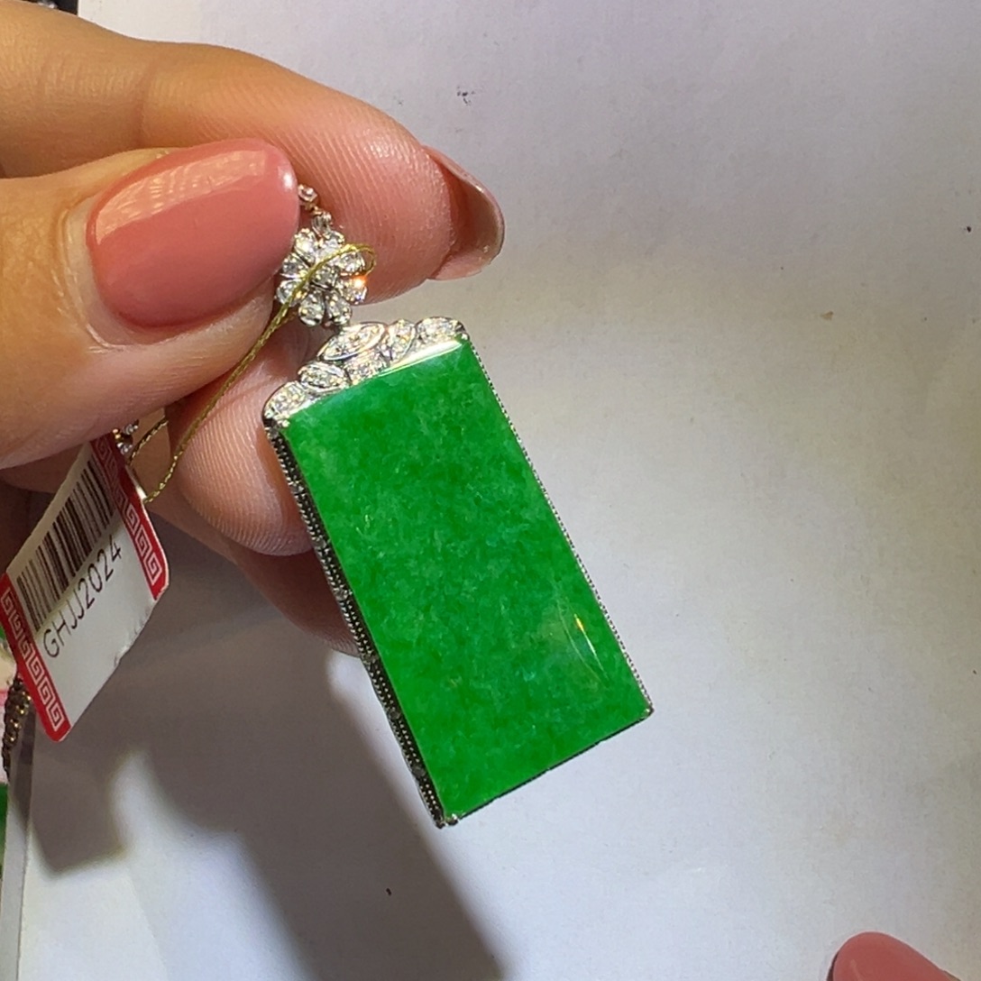 翡翠颈饰18K金镶嵌吊坠