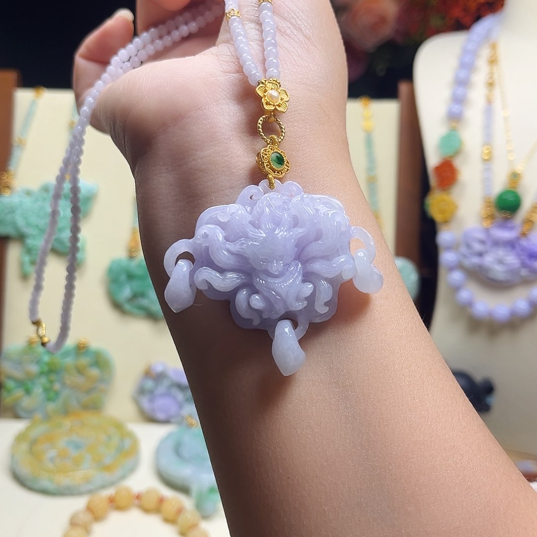 翡翠颈饰未镶嵌彩**M紫