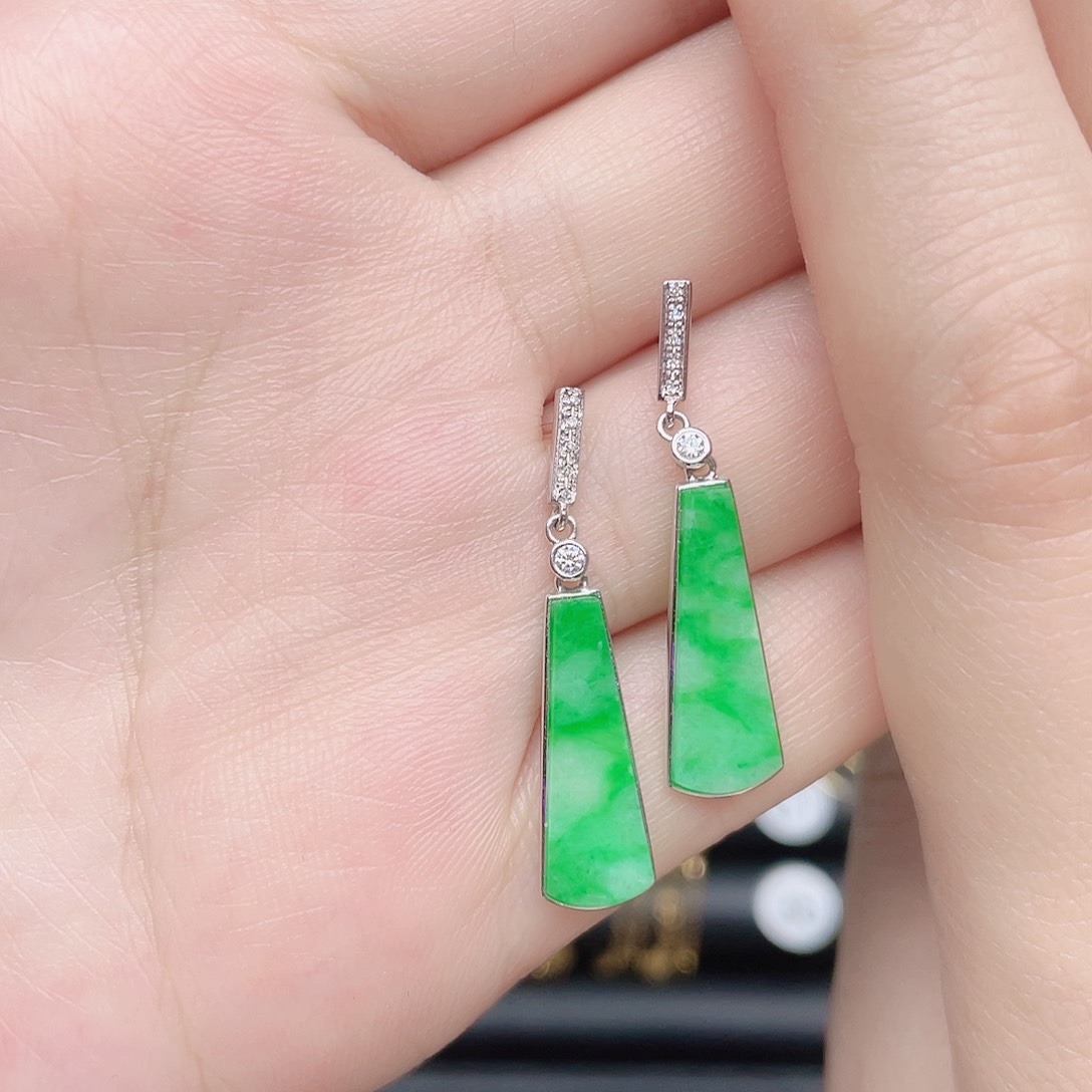 翡翠耳饰18K金镶嵌伊*天然翡翠