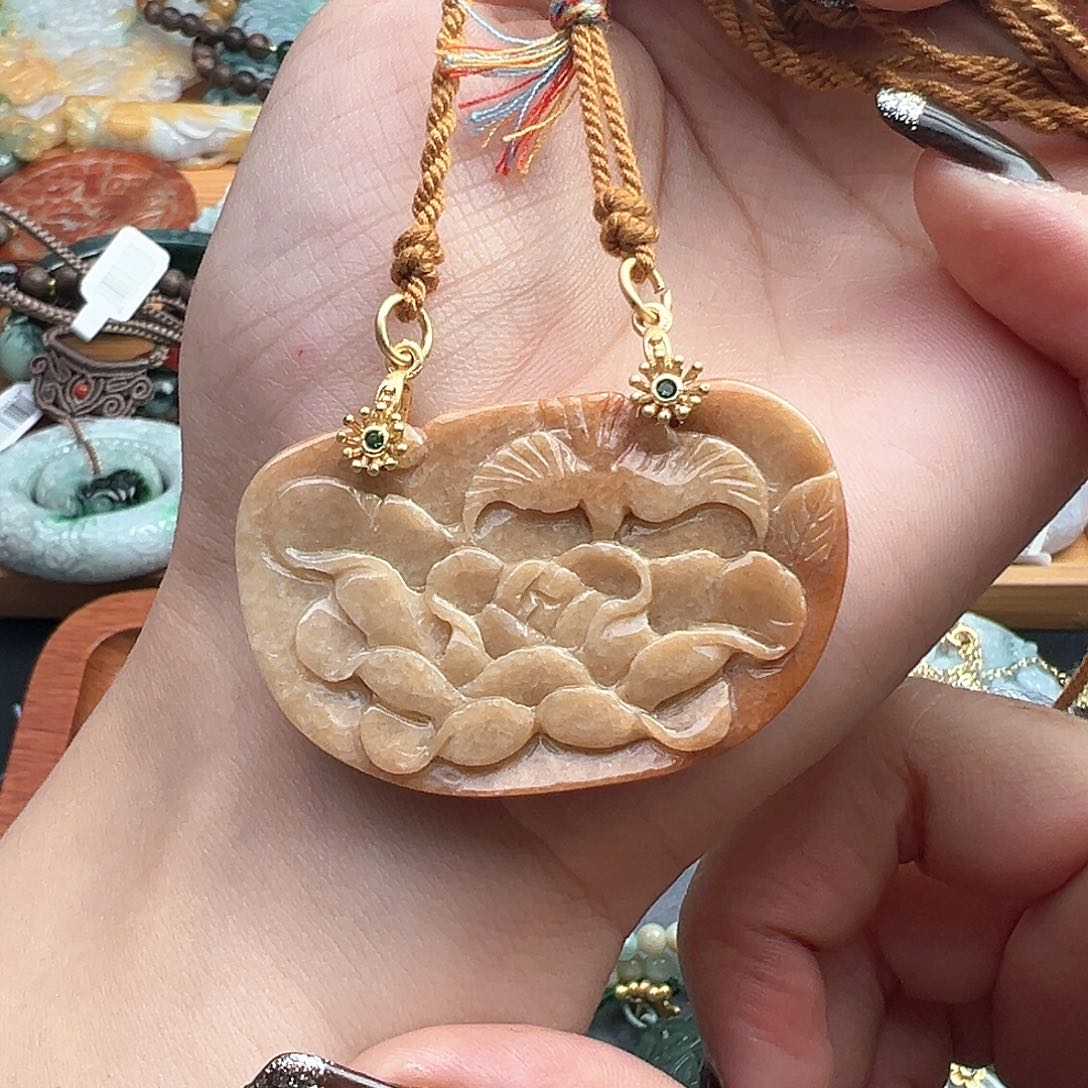 翡翠吊坠(赠链)未镶嵌吊坠